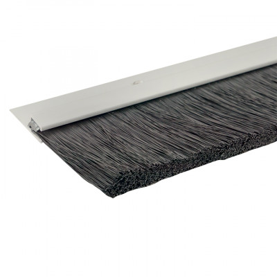 Фотография Щеточный буртик на алюминиевом держателе 300*45 ЕKF Basic (2шт), артикул BSCE3045C