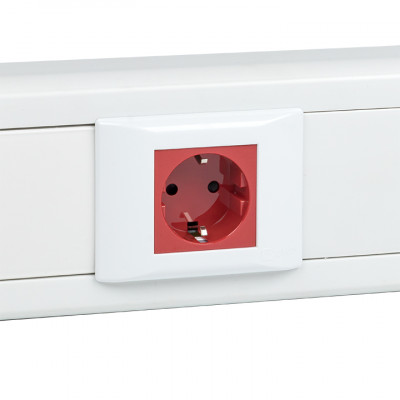 Фотография Розетка 45х45  с заземлением, прямая, красная EKF, артикул E2MR16-028-70